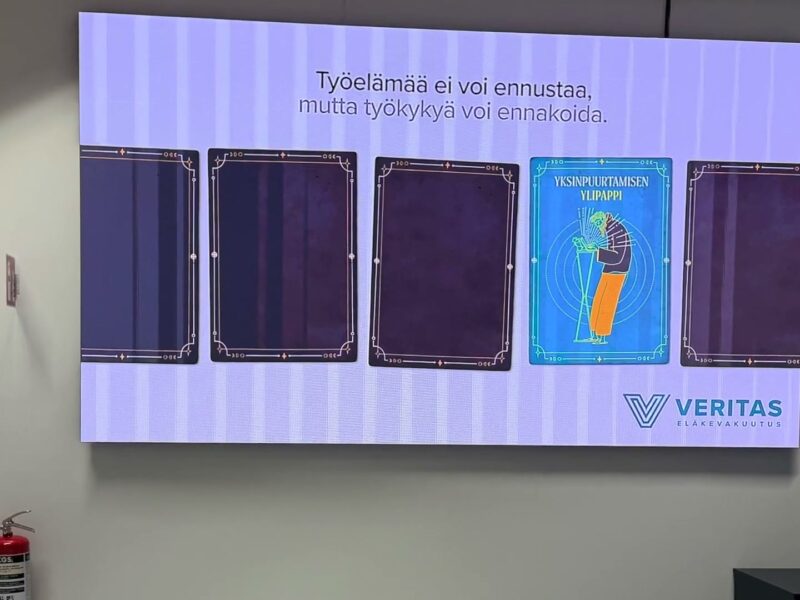 LED-seinä toimiston aulassa – Veritas