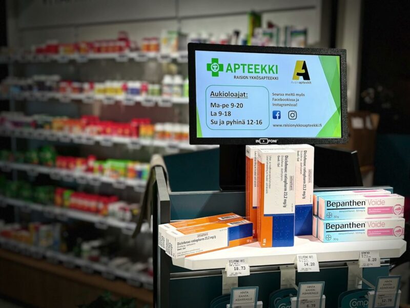 Infonäyttö apteekin palvelutiskillä