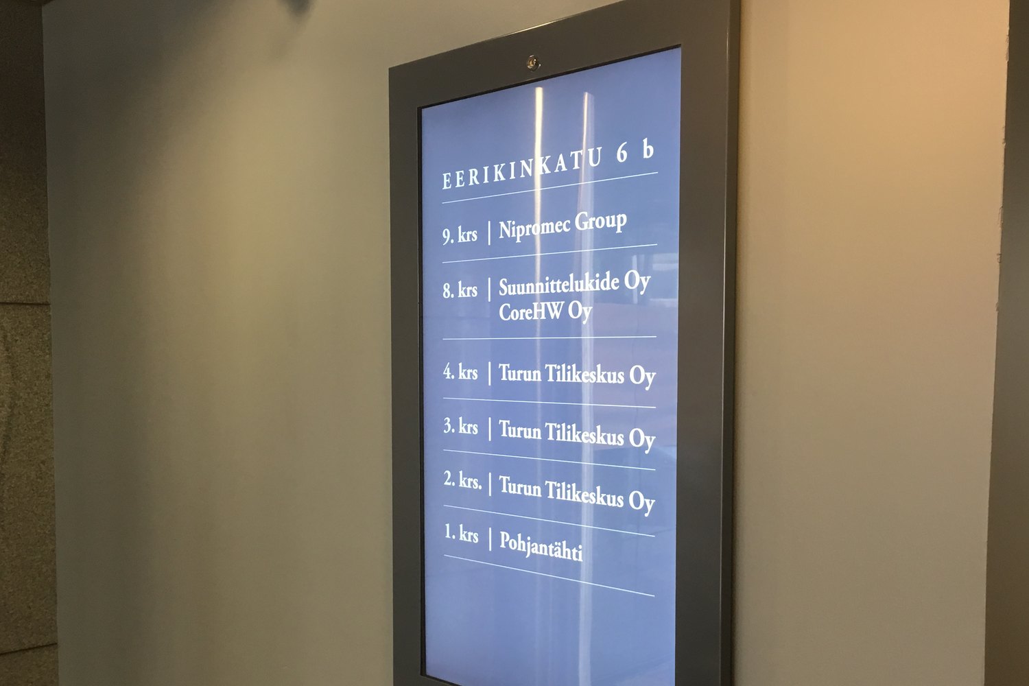 Rappukäytävän infonäyttö – Eerikinkatu 6 b